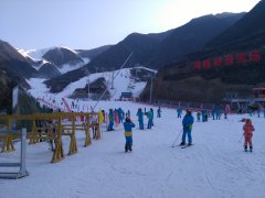 热烈庆祝凤凰岭滑雪场开业